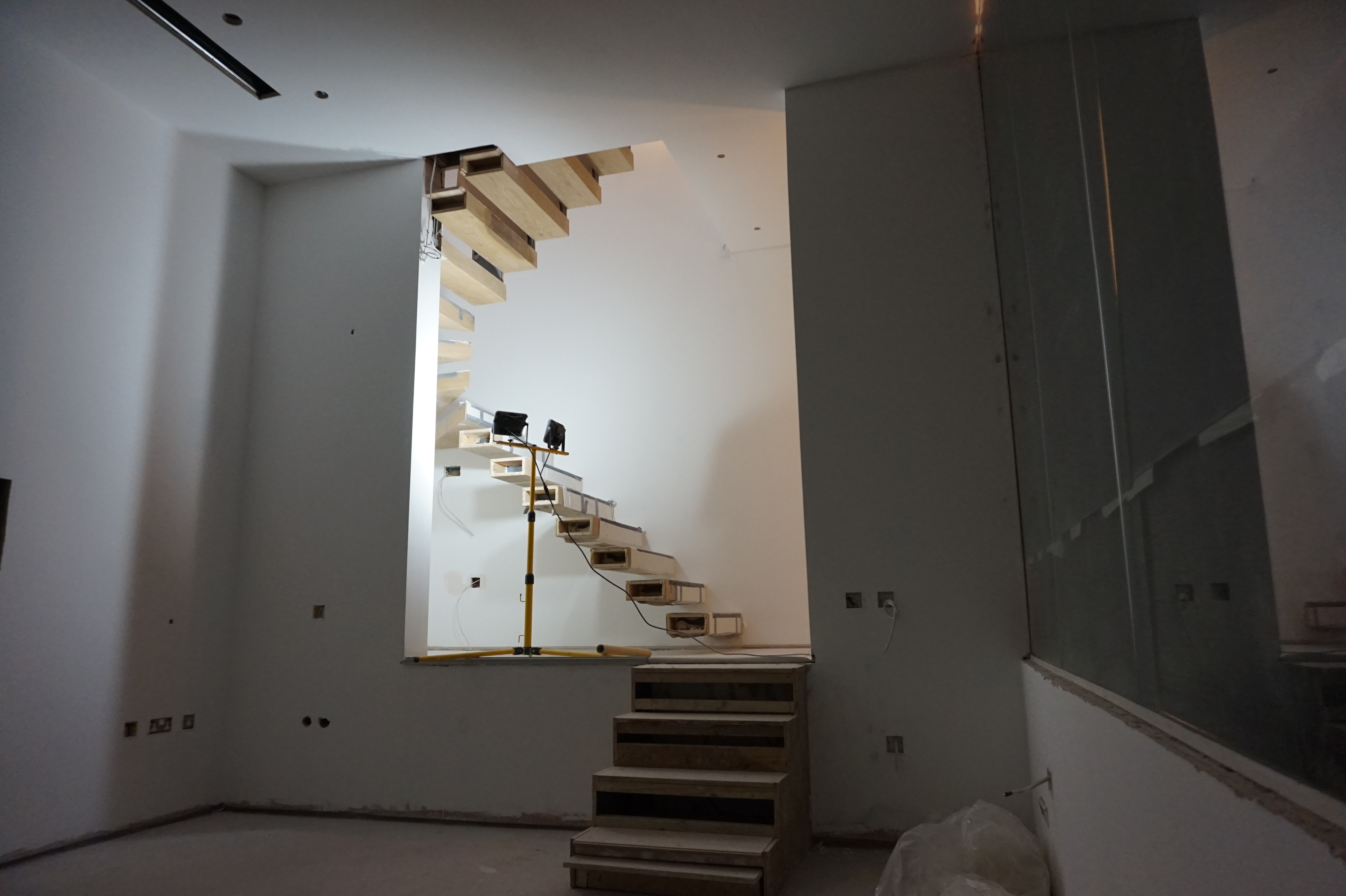 Floating staircase installation